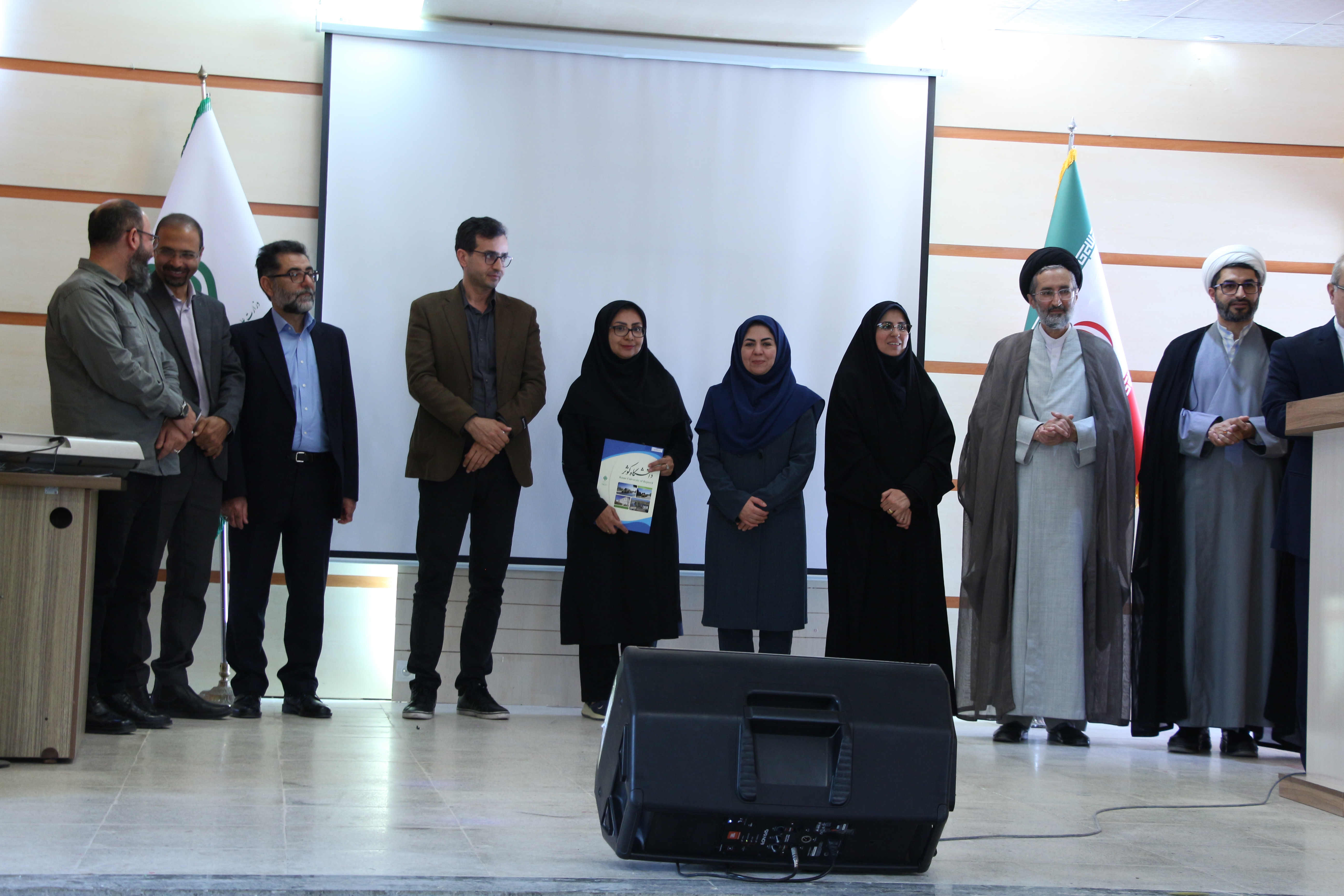 تقدیر از دکتر زهرا گریوانی در بزرگداشت هفته معلم